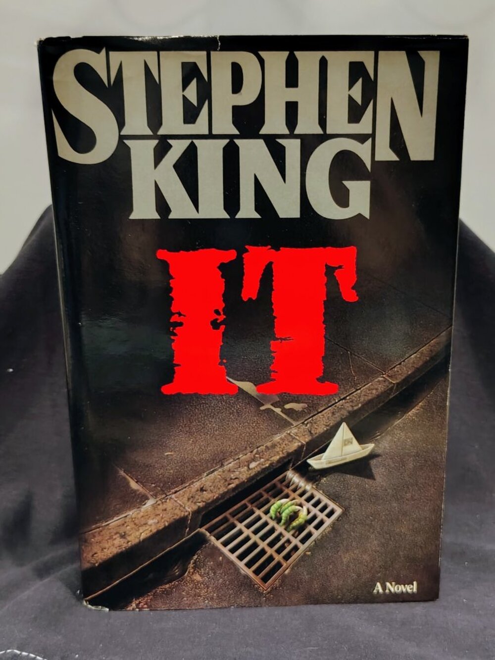 Stephen King IT Hardcover 1986 First Edition Thus BOMC Viking w Dust Jacket